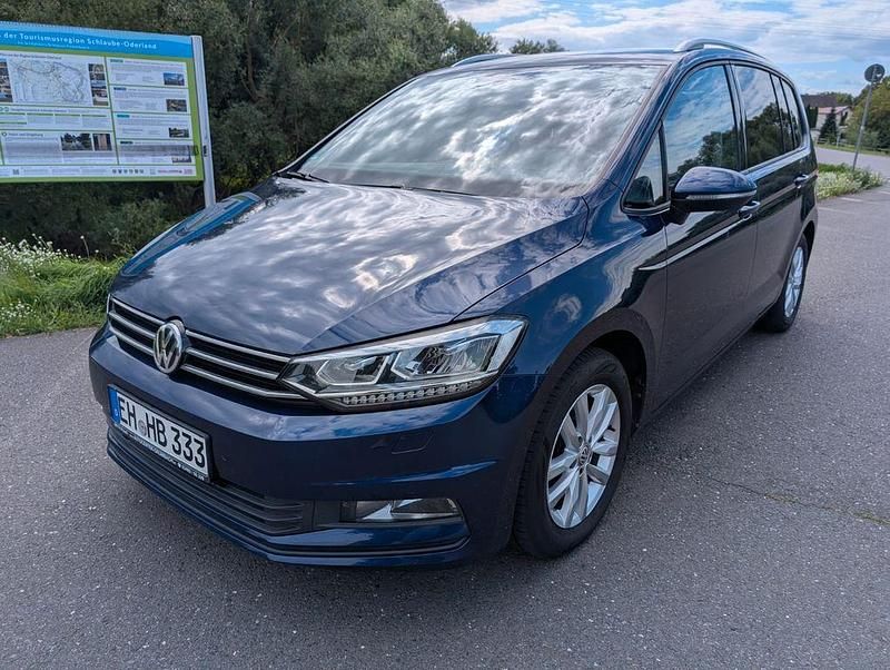 Blau Gebraucht 2017 VW Touran Comfortline Van / Kleinbus | 15.900 € (Guter Preis) - Bild 1/4