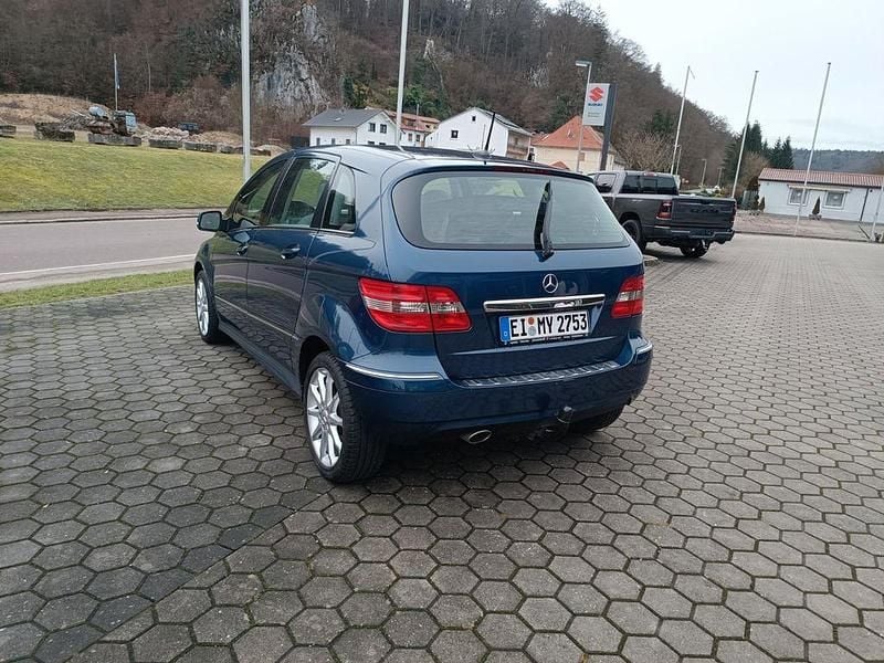 Blau Gebraucht 2009 Mercedes B170 Van / Kleinbus | 2.650 € (Guter Preis) - Bild 1/4