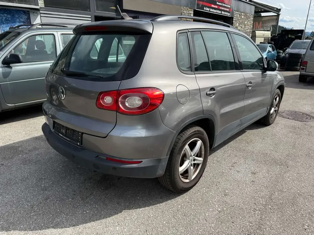 Gebraucht VW Tiguan Sport 140 PS (102 kW) 2009 Grau SUV