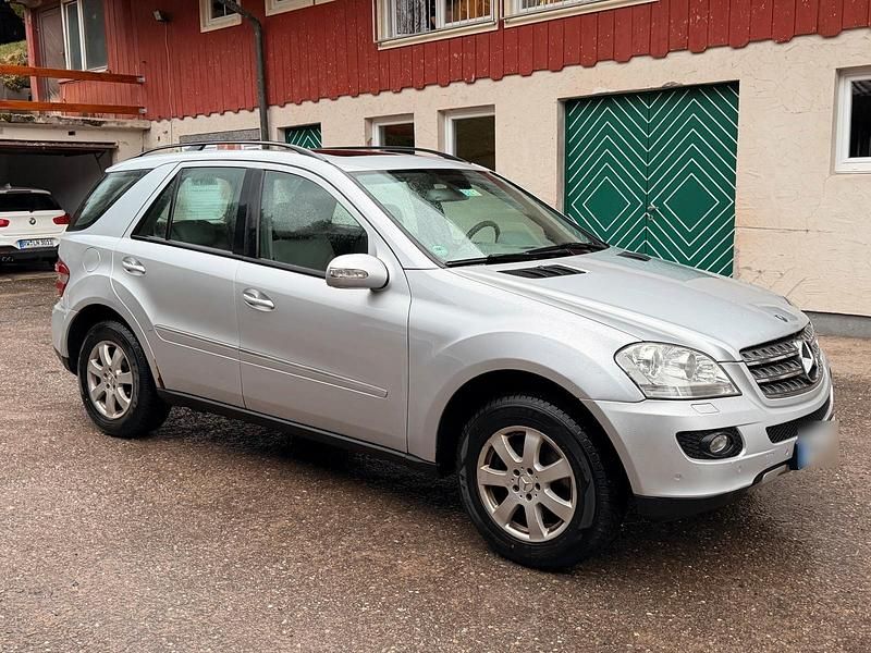 Gebraucht Mercedes ML320 224 PS (164 kW) 2006 Silber SUV
