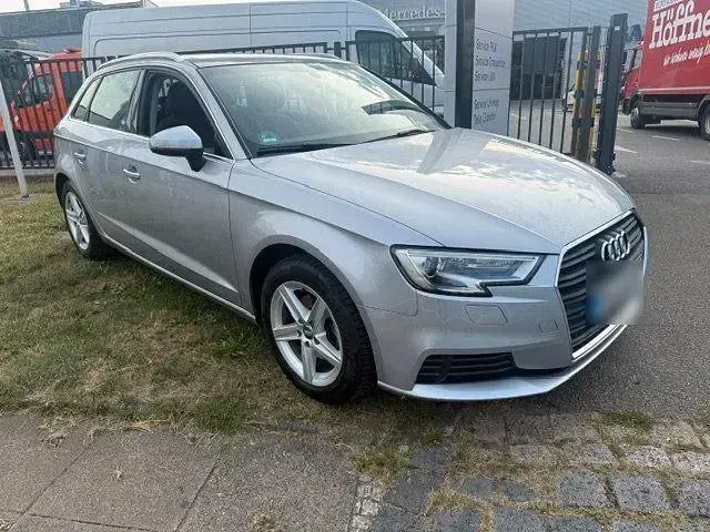Gebraucht Audi A3 Sportback 150 PS (110 kW) 2017 Silber Kleinwagen