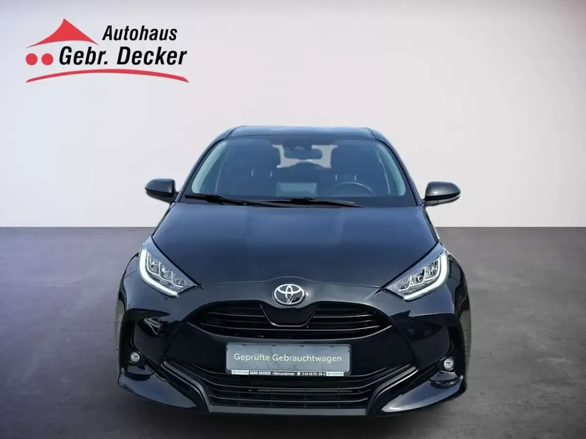 Gebraucht Toyota Yaris Basis 125 PS (91 kW) 2021 Mysticschwarz mica Kleinwagen