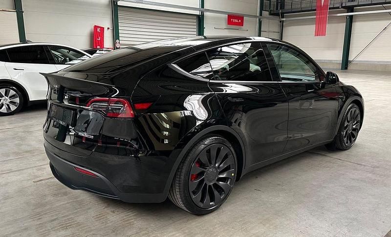 Schwarz Gebraucht 2023 Tesla Model Y Performance SUV | 48.990 € - Bild 1/3