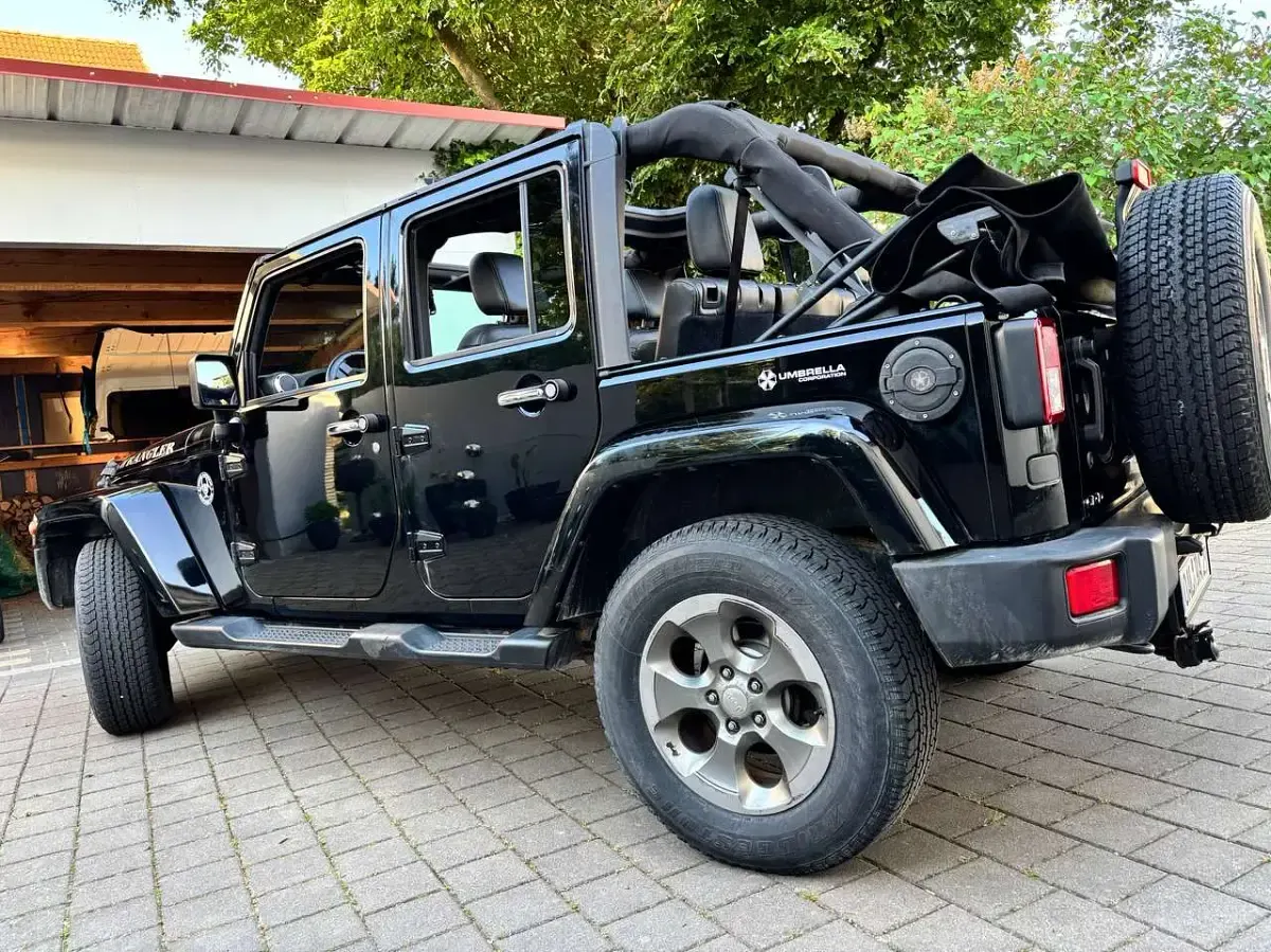 Gebraucht Jeep Wrangler Unlimited Sahara 200 PS (147 kW) 2015 Schwarz SUV