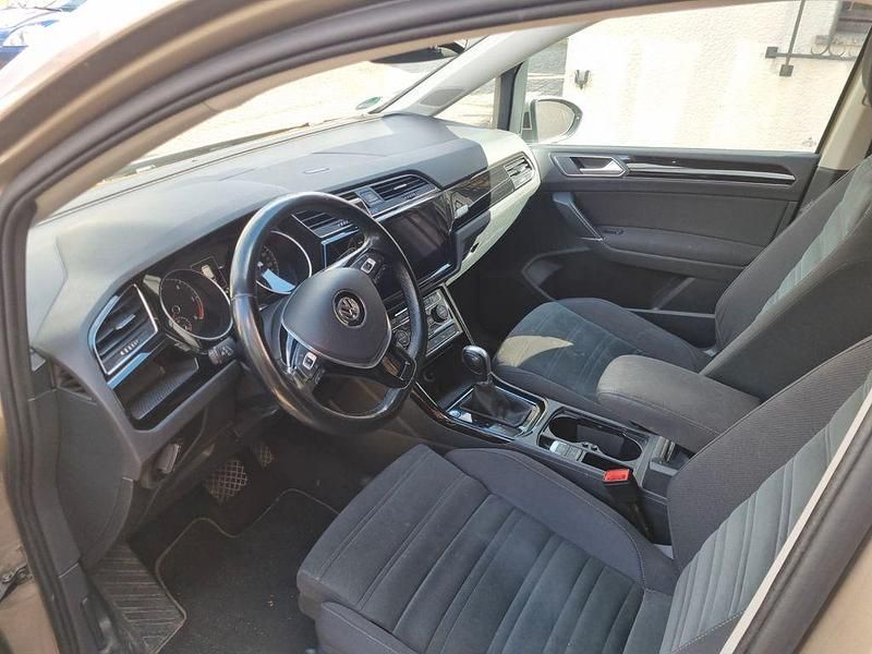 Gebraucht VW Touran Highline 190 PS (139 kW) 2017 Gold Van / Kleinbus
