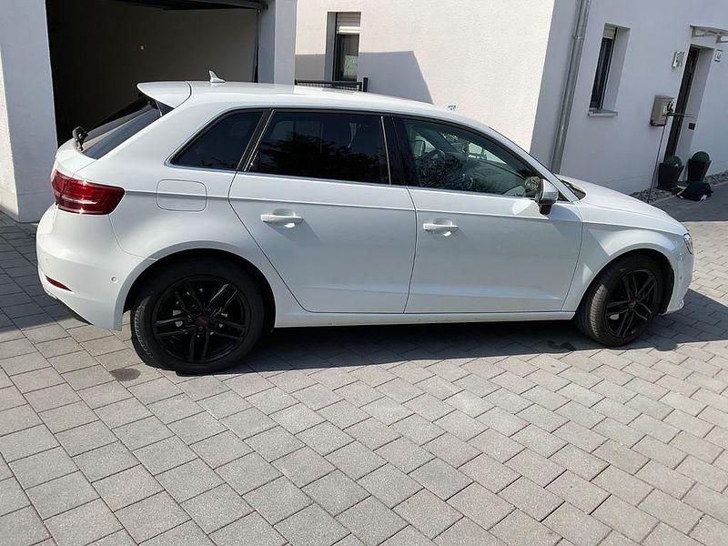 Gebraucht Audi A3 Design 116 PS (85 kW) 2018 Weiß Limousine