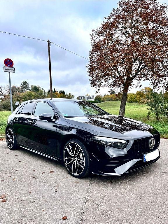 Schwarz Gebraucht 2023 Mercedes A35 AMG AMG Limousine | 41.790 € (Fairer Preis) - Bild 1/4