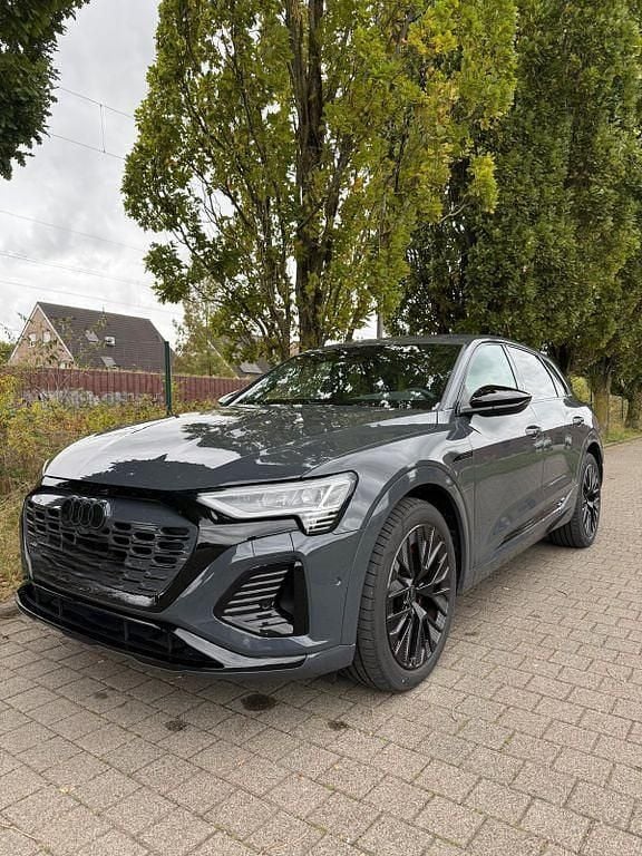 Grau Gebraucht 2023 Audi Q8 e-tron S-Line SUV | 52.900 € (Fairer Preis) - Bild 1/4