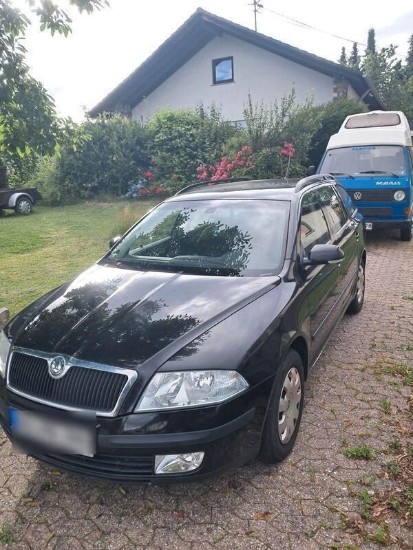 Schwarz Gebraucht 2005 Skoda Octavia Kombi | 2.000 € (Fairer Preis) - Bild 1/4