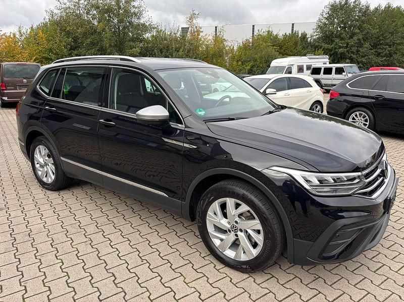Deep black Gebraucht 2022 VW Tiguan Allspace Life SUV | 25.980 € (Guter Preis) - Bild 1/4