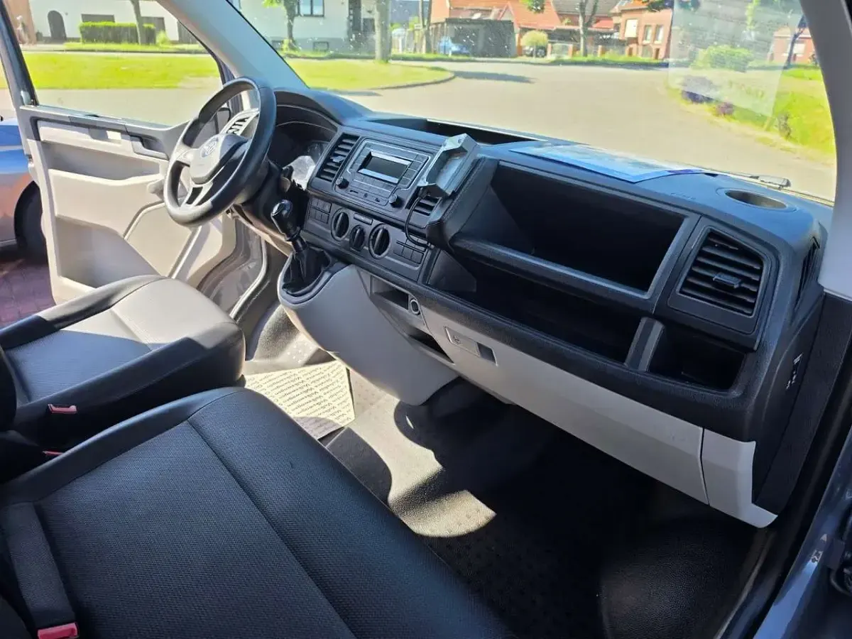 Gebraucht VW T6 84 PS (61 kW) 2018 Pure grey Van