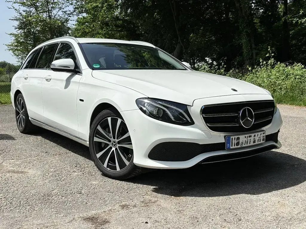 Gebraucht Mercedes E300 306 PS (225 kW) 2020 Weiß Limousine