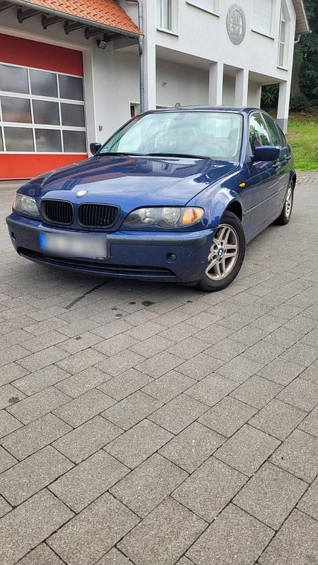 Blau Gebraucht 2003 BMW 316 Limousine | 799 € (Superpreis) - Bild 1/4