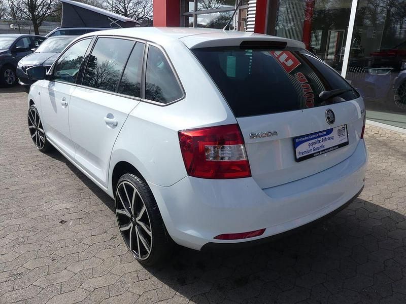 Gebraucht Skoda Rapid Ambition 105 PS (77 kW) 2015 Weiß Kleinwagen