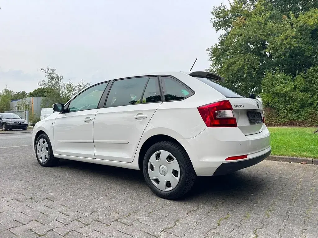 Gebraucht Skoda Rapid Elegance 105 PS (77 kW) 2013 Weiß Kleinwagen