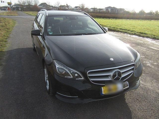 Schwarz Gebraucht 2013 Mercedes E400 Avantgarde Kombi | 16.900 € (Etwas zu teuer) - Bild 1/4