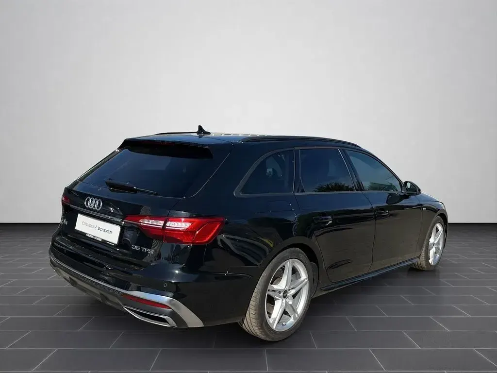 Gebraucht Audi A4 S-Line 150 PS (110 kW) 2023 Mythosschwarz metallic (metallic) Kombi