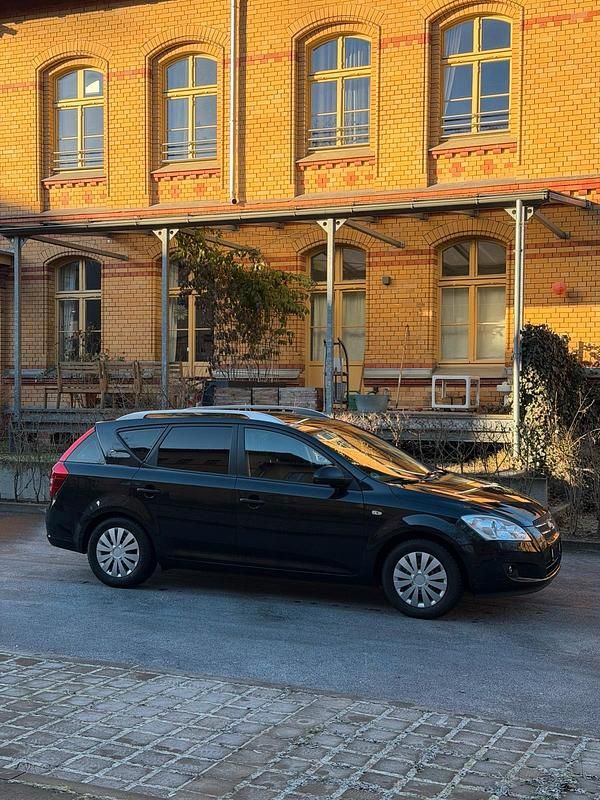 Second-hand Kia Ceed 2009 Negru Hatchback