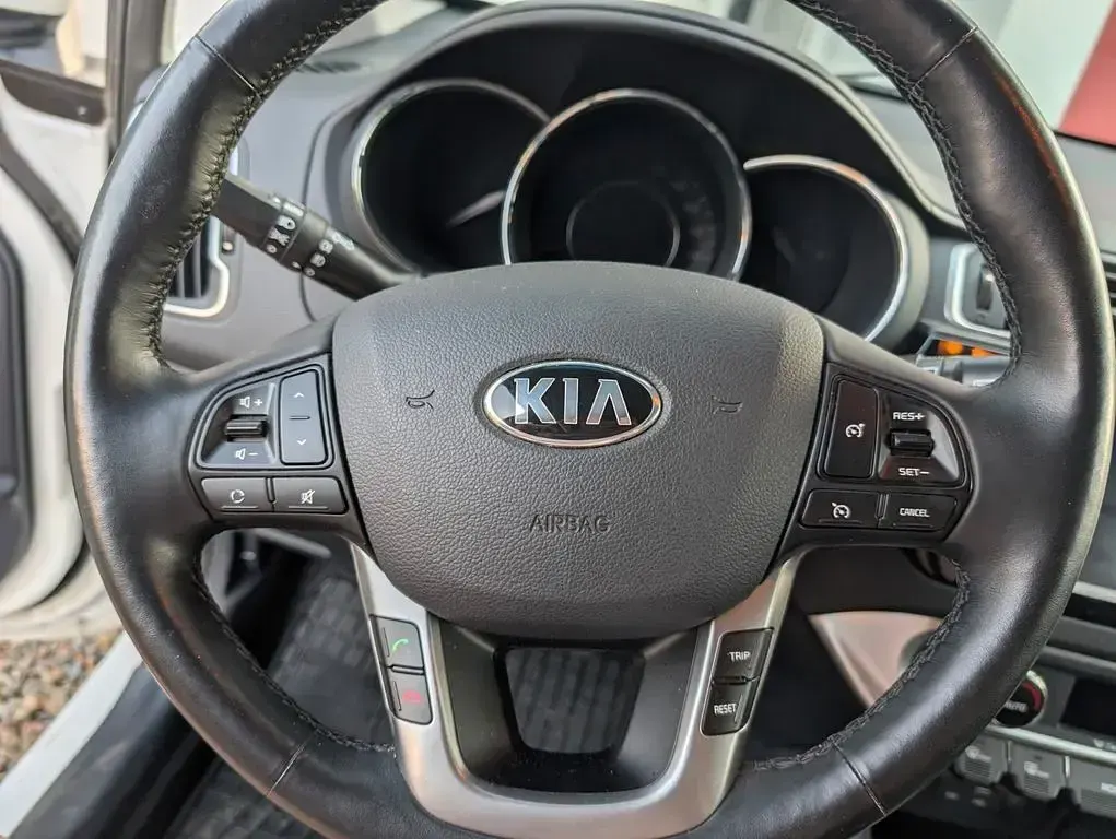 Gebraucht Kia Rio Start 85 PS (62 kW) 2016 Weiß Kleinwagen