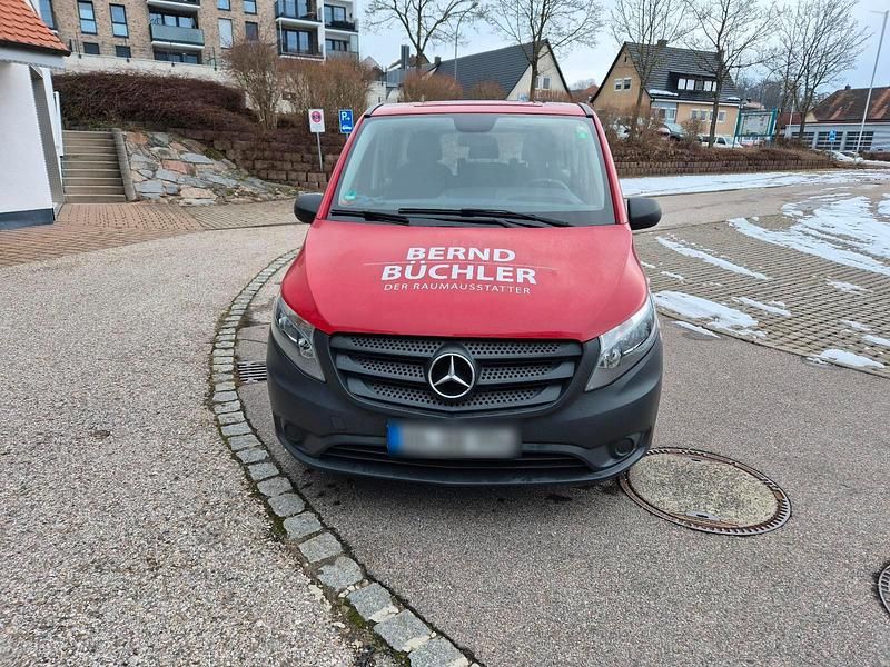 Rot Gebraucht 2015 Mercedes Vito Van | 13.900 € - Bild 1/4