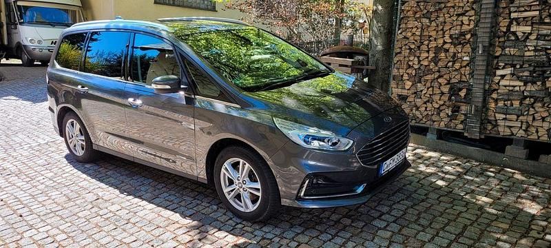 Grau Gebraucht 2019 Ford Galaxy Titanium Van / Kleinbus | 23.000 € (Guter Preis) - Bild 1/4