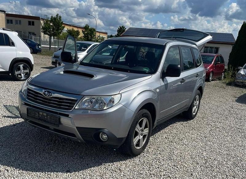 Silber Gebraucht 2010 Subaru Forester Comfort SUV | 5.499 € (Fairer Preis) - Bild 1/4