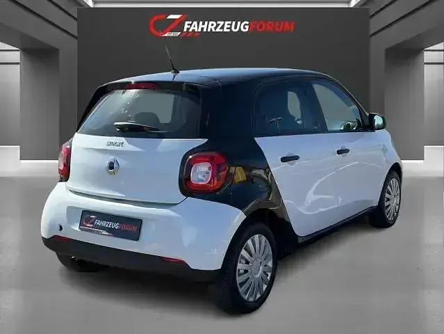 Używany Smart ForFour 71 KM (52 kW) 2017 Biały Hatchback