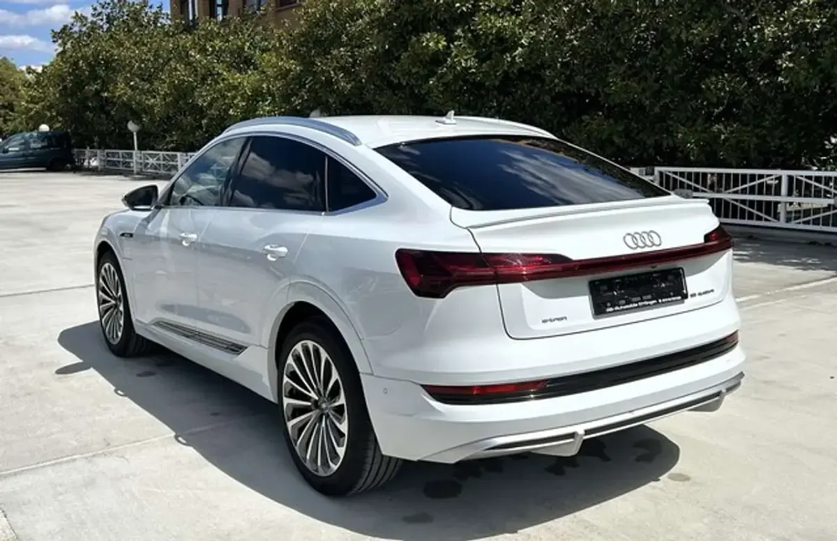Gebraucht Audi e-tron Sportback S-Line 300 kW (408 PS) 2022 Weiß SUV