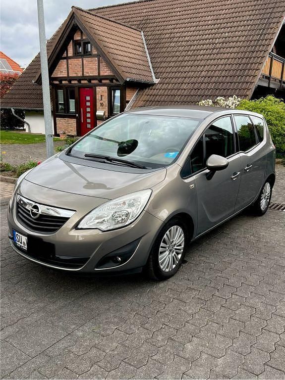 Braun Gebraucht 2011 Opel Meriva Van / Kleinbus | 2.950 € (Teuer) - Bild 1/4
