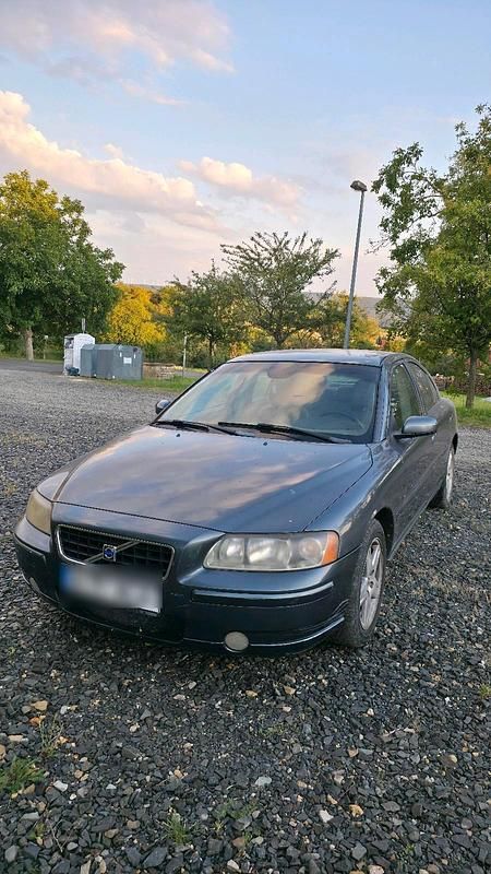 Grau Gebraucht 2006 Volvo S60 Limousine | 650 € - Bild 1/4