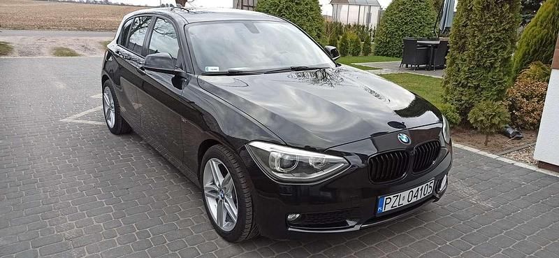 Schwarz Gebraucht 2013 BMW 118 Urban Line Kleinwagen | 6.800 € (Fairer Preis) - Bild 1/3