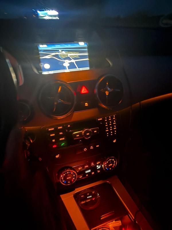 Gebraucht Mercedes GLK250 203 PS (149 kW) 2013 Schwarz SUV