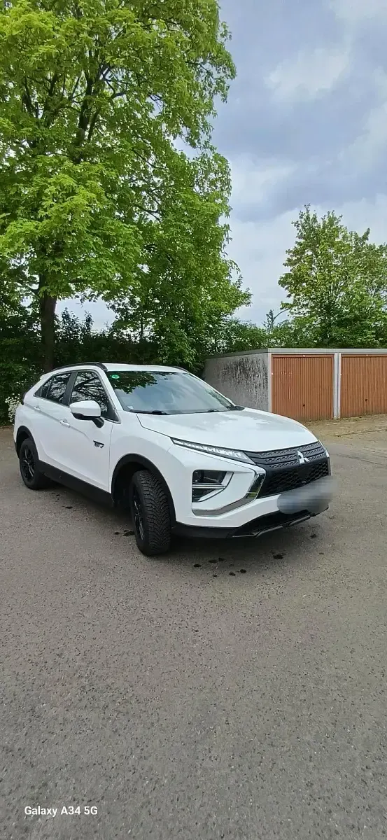 Używany Mitsubishi Eclipse Cross Basis 98 KM (72 kW) 2022 Biały SUV