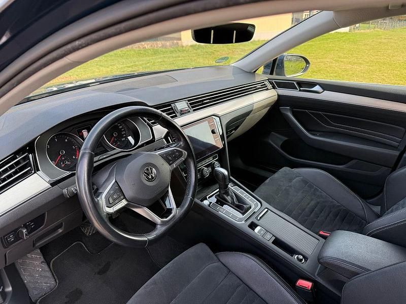 Gebraucht VW Passat Elegance 150 PS (110 kW) 2019 Blau Kombi