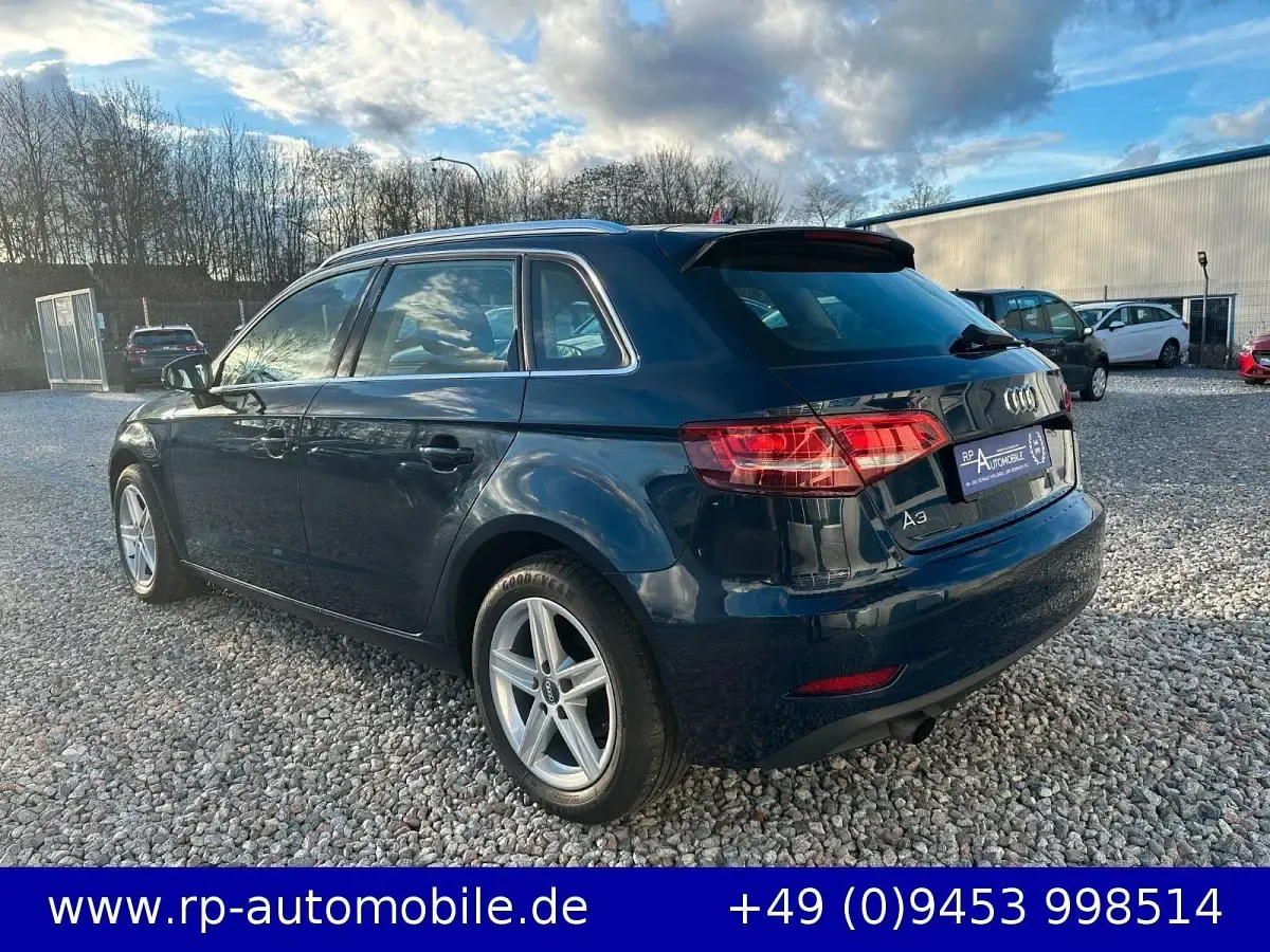 Gebraucht Audi A3 Basis 116 PS (85 kW) 2017 Blau Kombi