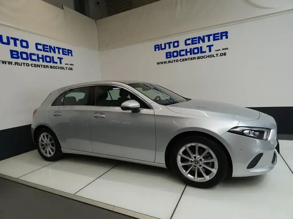 Gebraucht Mercedes A180 Progressive 136 PS (100 kW) 2021 Silber Limousine