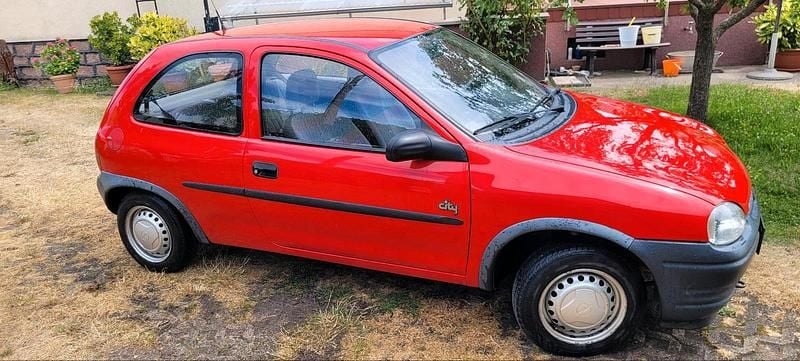 Rot Gebraucht 1995 Opel Corsa Kleinwagen | 850 € - Bild 1/4