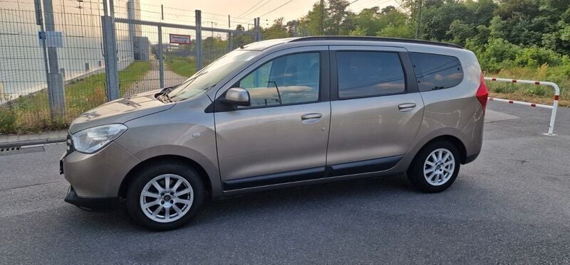 Beige Gebraucht 2013 Dacia Lodgy Celebration Van / Kleinbus | 4.950 € (Guter Preis) - Bild 1/4
