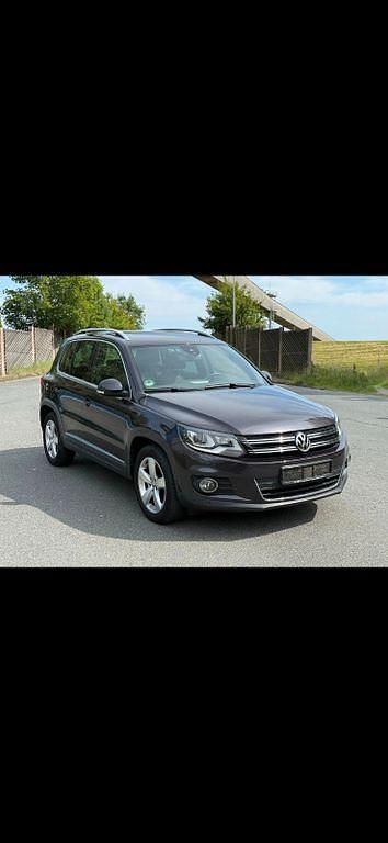 Schwarz Gebraucht 2016 VW Tiguan LOUNGE SUV | 13.500 € (Fairer Preis) - Bild 1/4
