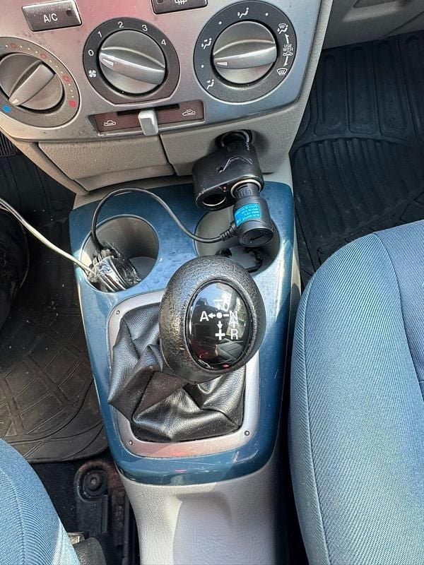 Silber Gebraucht 2004 Mazda 2 Limousine | 3.200 € (Fairer Preis) - Bild 1/4