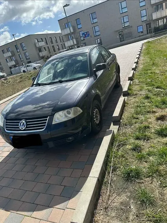 Usata VW Passat Basis 102 CV (75 kW) 2003 Nero Berlina