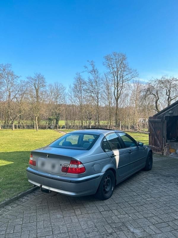 Gebraucht BMW 320 150 PS (110 kW) 2005 Silber Limousine