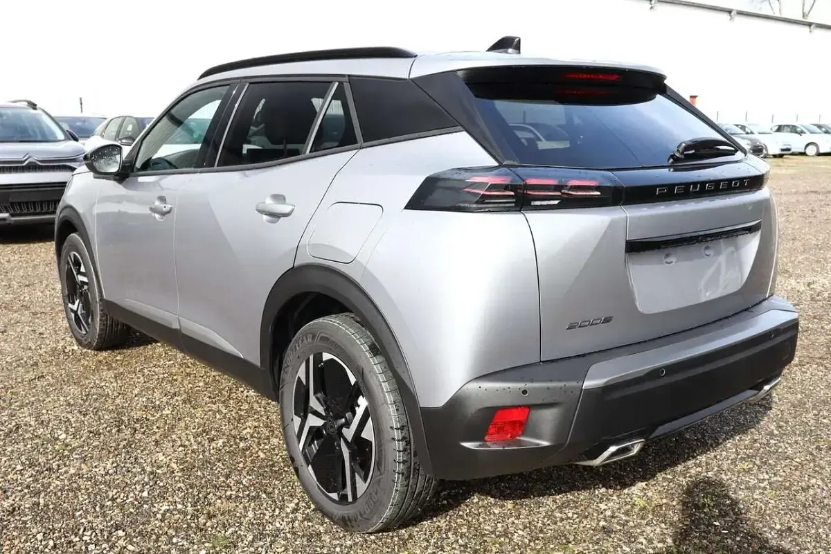 Neu Peugeot 2008 Allure 145 PS (106 kW) 2025 Artense silber metallic SUV