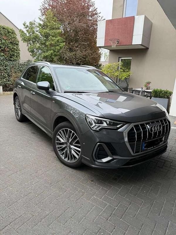 Grau Gebraucht 2019 Audi Q3 S-Line SUV | 27.400 € (Guter Preis) - Bild 1/4