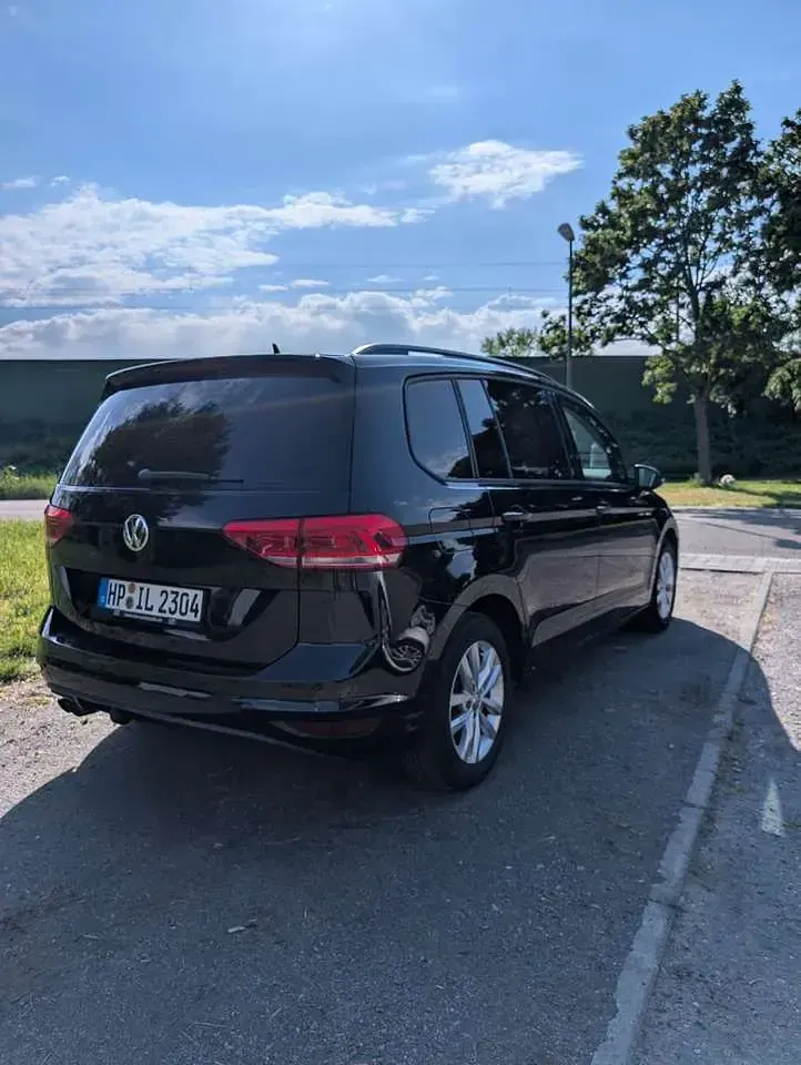 Gebraucht VW Touran Comfortline 150 PS (110 kW) 2018 Schwarz Van / Kleinbus