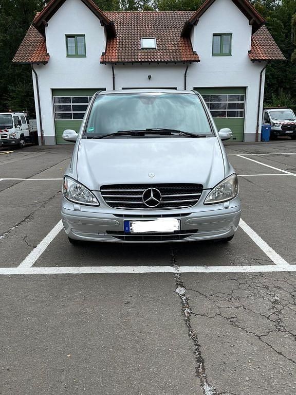 Silber Gebraucht 2008 Mercedes Viano Van / Kleinbus | 10.000 € (Fairer Preis) - Bild 1/4