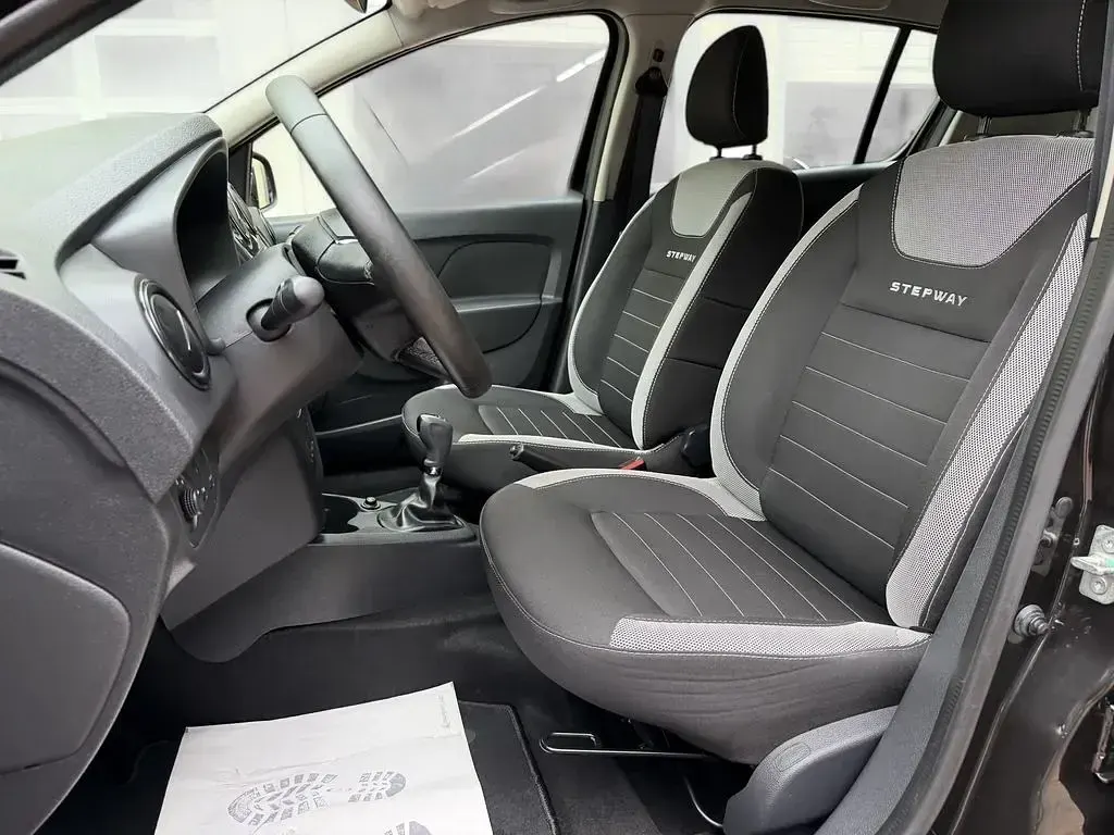 Gebraucht Dacia Sandero Prestige 90 PS (66 kW) 2018 Schwarz SUV