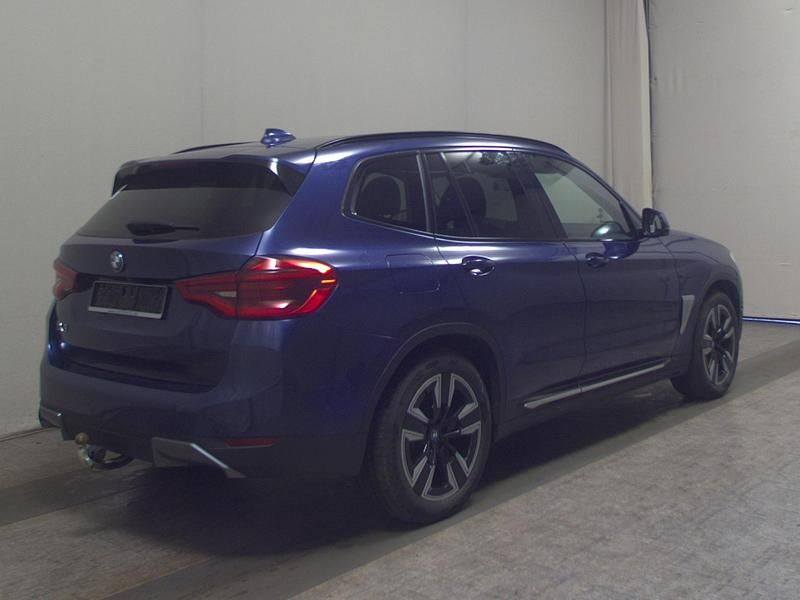 Gebraucht BMW iX3 Shadowline 210 kW (286 PS) 2021 Phytonicblau metallic SUV