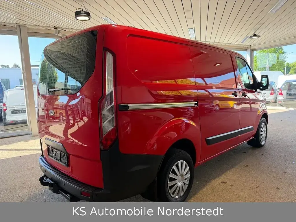Käytetty Ford Transit Custom Trend 105 HP (77 kW) 2017 Punainen Tila-auto