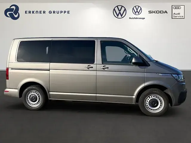 Gebraucht VW Caravelle 150 PS (110 kW) 2024 Mojave beige metallic Van